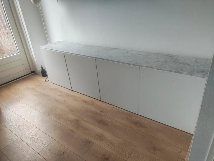 Ikea Besta kasten wit met op maat gemaakt marmeren blad, Huis en Inrichting, Kasten | Dressoirs, Zo goed als nieuw, 100 tot 150 cm