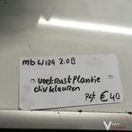 Mercedes W124  2.0 Benzine Interieurkap Linksonder thv motor