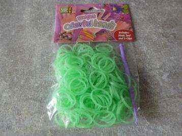 NIEUW 200 glowing groene loom bandjes 5 zakjes voor 10,00 beschikbaar voor biedingen
