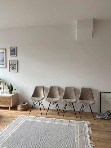 Chairs kick collection beschikbaar voor biedingen