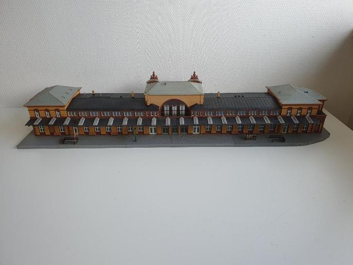 KIBRI H0 B-9520 Station “Bonn” hoofdstation 99x25,5x17,5 cm, Hobby en Vrije tijd, Modeltreinen | H0, Gebruikt, Brug, Tunnel of Gebouw