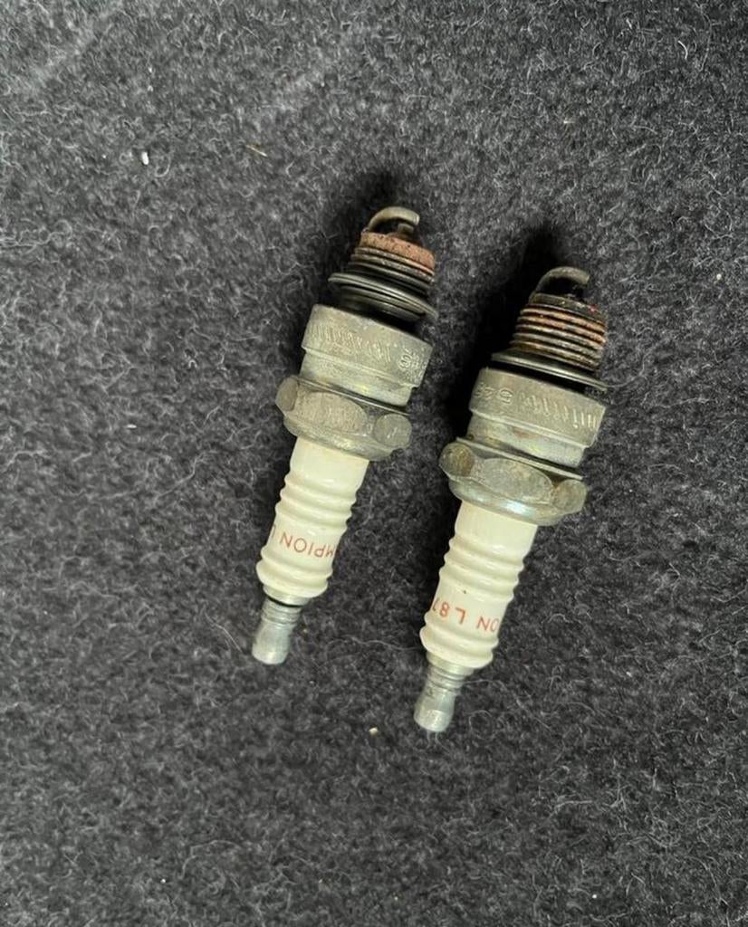 Vintage oldtimer gebruikte Champion L87 bougies, Verzamelen, Ophalen of Verzenden, Gebruikt
