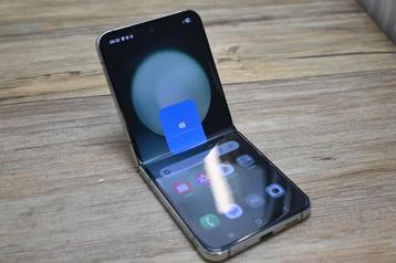 Samsung Flip 5 256Gb In zeer nette staat/ Als Nieuw !! beschikbaar voor biedingen