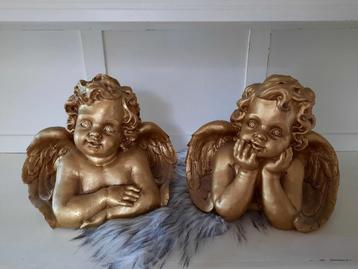 Engelen groot formaat kerst of decoratie twee stuks beschikbaar voor biedingen