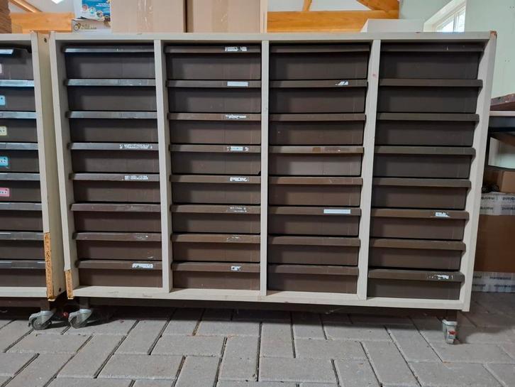Ladekast (2 stuks) met veel opbergruimte GRATIS, Huis en Inrichting, Kasten | Roldeurkasten en Archiefkasten, Gebruikt, Minder dan 100 cm