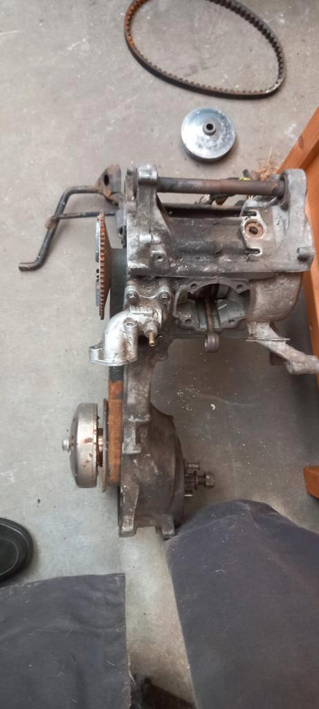 2x peugeot verticaal onderblok, Fietsen en Brommers, Brommeronderdelen | Algemeen, Gebruikt, Blok, Ophalen