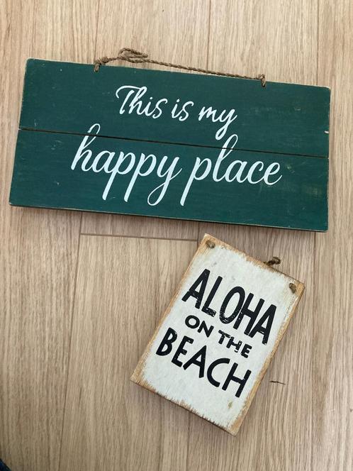 XENOS Houten wanddecoratie Aloha & Happy Place, Huis en Inrichting, Woonaccessoires | Wanddecoraties, Zo goed als nieuw, Ophalen of Verzenden