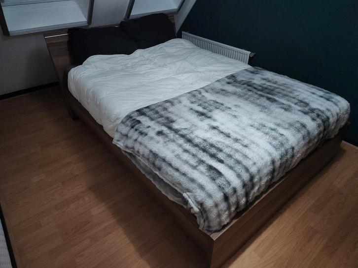 Compleet bed (140x200) met matras, topper en dekbed!, Huis en Inrichting, Slaapkamer | Bedden, Nieuw, Twijfelaar, 140 cm, 200 cm