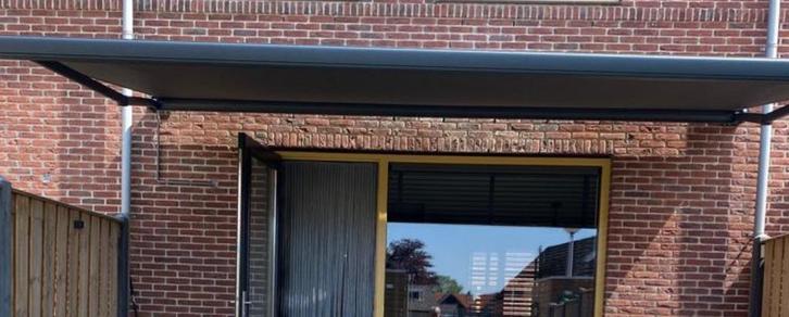 Antraciet knikarmscherm 5 meter - Elektrisch, Tuin en Terras, Zonneschermen, Gebruikt, Knikarmscherm, 150 tot 300 cm, 450 cm of meer