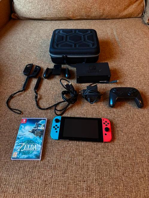 Nintendo Switch met Zelda: Tears of the Kingdom & Assecoires, Spelcomputers en Games, Spelcomputers | Nintendo Switch, Gebruikt