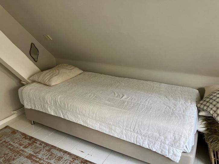 Boxspring IKEA 1 persoons, Huis en Inrichting, Slaapkamer | Boxsprings, Zo goed als nieuw, 90 cm, 200 cm, Eenpersoons, Beige, Ophalen