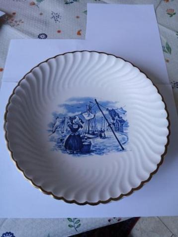 Mooie Flora Fruitschaal met Volendammer scene,(adv,283 beschikbaar voor biedingen