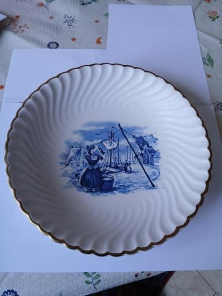 Mooie Flora Fruitschaal met Volendammer scene,(adv,283, Huis en Inrichting, Woonaccessoires | Schalen en Manden, Zo goed als nieuw