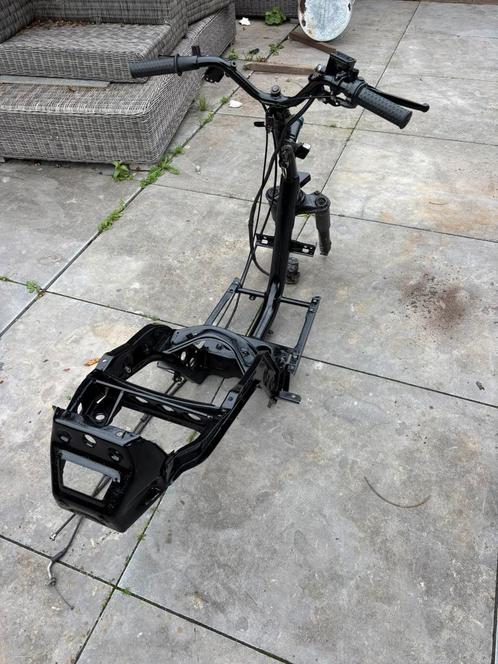 Piaggio zip frame brom (geel kenteken), Fietsen en Brommers, Scooters | Piaggio, Zo goed als nieuw, Zip, Maximaal 45 km/u, Benzine
