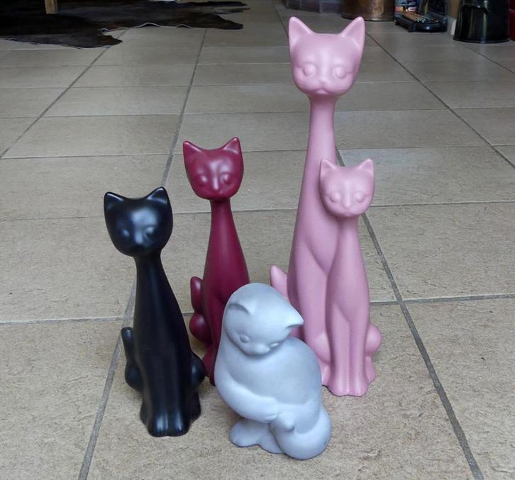 Langnek kat poes vintage kattenbeelden roze rood zwart grijs, Verzamelen, Beelden en Beeldjes, Gebruikt, Dier, Ophalen