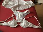Creme bikini met rokje. Maat S, Kleding | Dames, Badmode en Zwemkleding, Ophalen of Verzenden, Zo goed als nieuw, Bikini