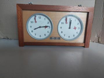 Houten Gardé schaakklok 1980 in originele doos. beschikbaar voor biedingen