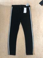 Zwarte spijkerbroek witte streep Zara Nieuw, Kleding | Dames, Spijkerbroeken en Jeans, Nieuw, Zara, W33 - W36 (confectie 42/44)