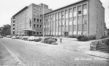 Ansichtkaarten beschikbaar voor biedingen