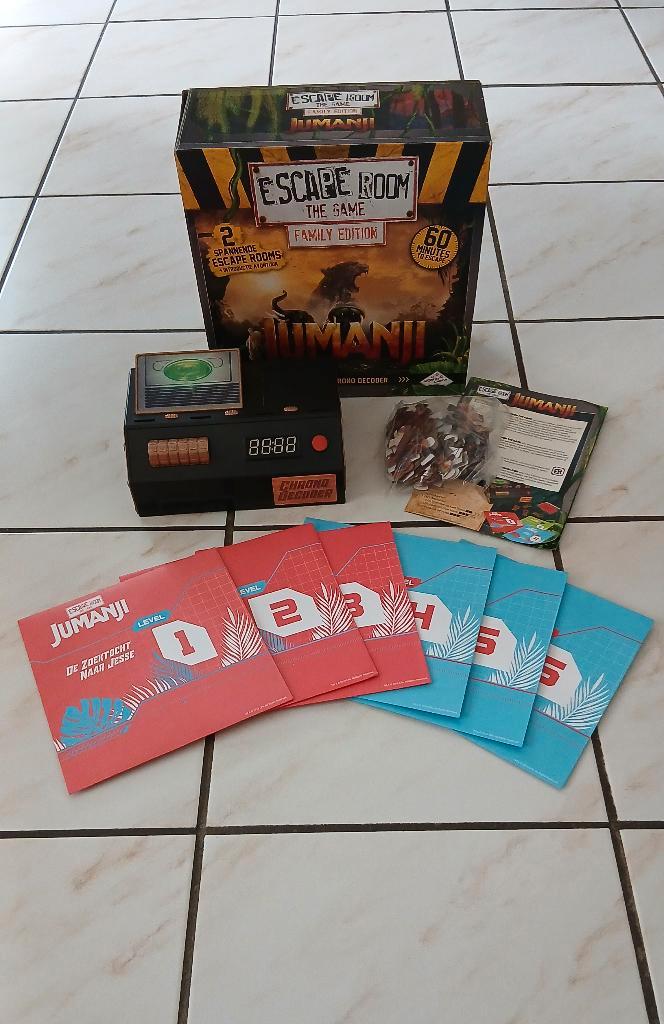 Escape room the game family edition Jumanji, Hobby en Vrije tijd, Gezelschapsspellen | Overige, Zo goed als nieuw, Een of twee spelers