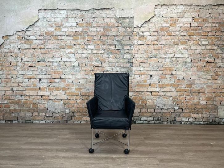 Bij TheReSales: Meerdere Montis Chaplin zwart, Huis en Inrichting, Stoelen, Zo goed als nieuw, Vier, Leer, Metaal, Zwart, Ophalen of Verzenden