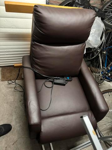 Relaxfauteuil in nette staat beschikbaar voor biedingen