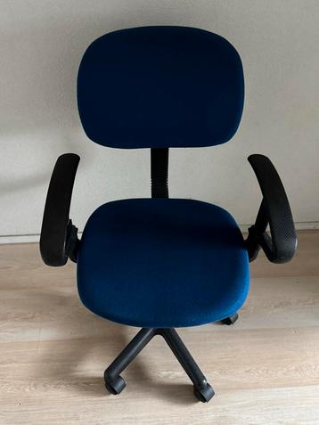 Nieuwe blauwe bureaustoel -nooit gebruikt beschikbaar voor biedingen