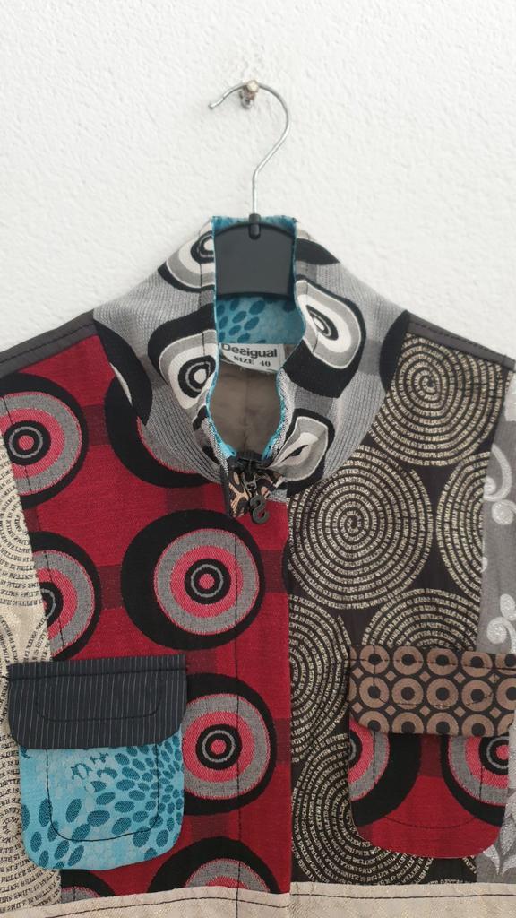 Desigual Jasje Maat 38/40 (M), Kleding | Dames, Jasjes, Kostuums en Pakken, Gedragen, Jasje, Maat 38/40 (M), Overige kleuren, Ophalen of Verzenden