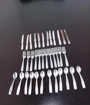 Mooi mini bestek setje 36 delig in opberg doosje beschikbaar voor biedingen