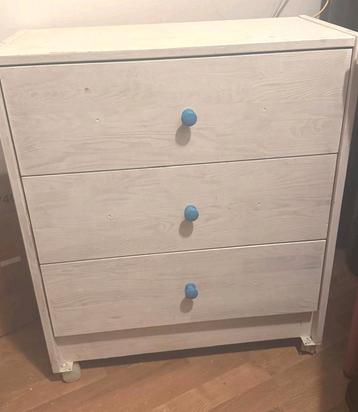 Ikea Kastje White Wash met Wieltjes beschikbaar voor biedingen