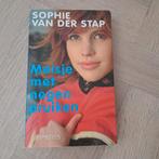 Boek Sophie van der Stap - Meisje met negen pruiken, Gelezen, Sophie van der Stap, Ophalen of Verzenden, Nederland
