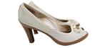 beige leer pump van Tommy hilfiger maat 40 (23923), Beige, Ophalen of Verzenden, Zo goed als nieuw, Sneakers of Gympen