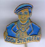 Zoon Stiefbeen blauw op koper tv serie speldje ( S_210 ), Verzamelen, Verzenden, Zo goed als nieuw, Figuurtje, Speldje of Pin