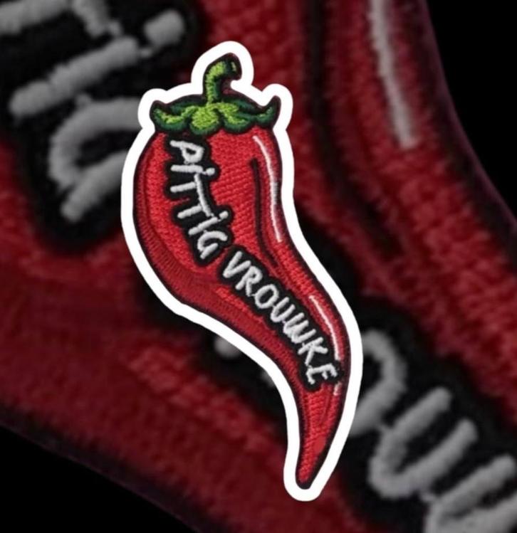 Oeteldonk  Pittig Vrouwke Embleem Carnaval Emblemen Brabant, Kleding | Dames, Carnavalskleding en Feestkleding, Nieuw, Accessoires