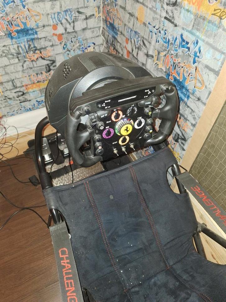 Playseat Challenge met Thrustmaster Ferrari Stuur & Pedalen, Spelcomputers en Games, Spelcomputers | Overige, Gebruikt, Ophalen