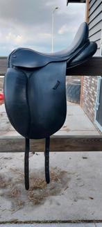 Zwarte dressuur en veelzijdigheid zadels 17,5 inch, Dieren en Toebehoren, Paarden en Pony's | Zadels, Ophalen of Verzenden, Zo goed als nieuw