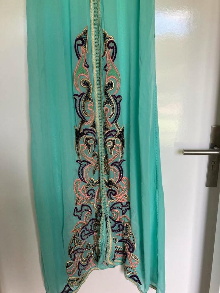 Turquoise lange jurk met kralen & borduursel – 150 cm, Kleding | Dames, Jurken, Gedragen, Maat 38/40 (M), Groen, Onder de knie