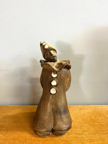 Italiaans geglazuurd stoneware beeldje van een clown, 1960 beschikbaar voor biedingen