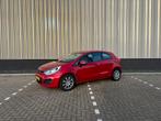 Kia Rio 1.2 I 3DRS 2012 Rood | Stuurverwarming | Nieuwe APK, Auto's, Voorwielaandrijving, Euro 5, 40 €/maand, Zwart