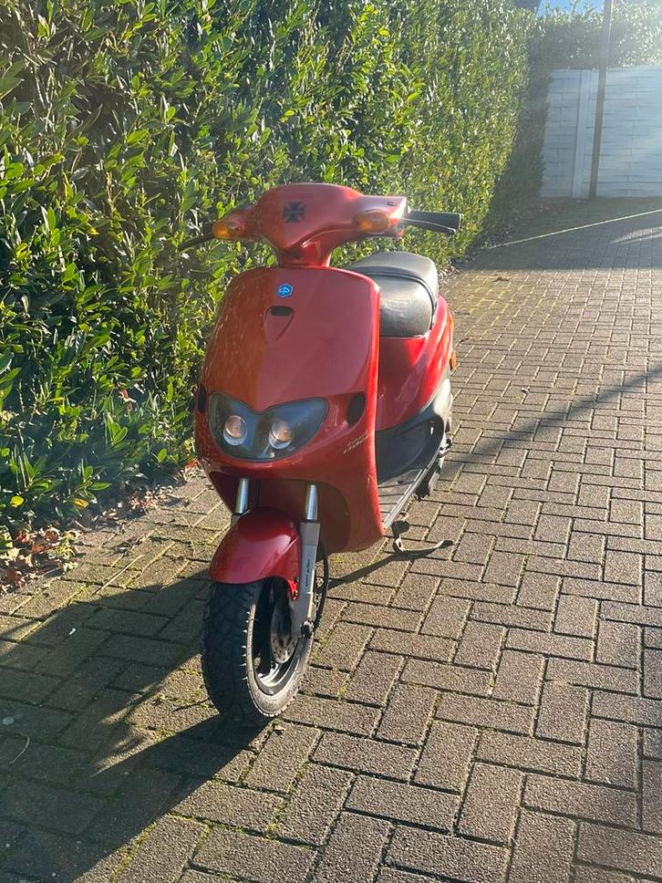 Piaggio zip fastrider, Fietsen en Brommers, Scooters | Piaggio, Zo goed als nieuw, Zip, Benzine, Ophalen