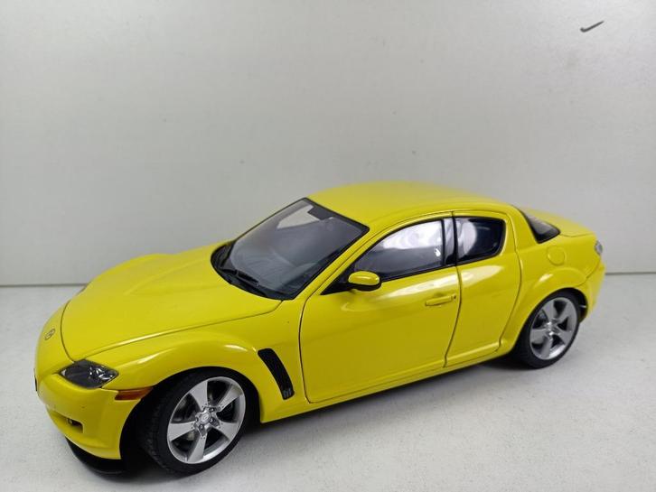 autoart 1/18 mazda rx 8, Hobby en Vrije tijd, Modelauto's | 1:18, Zo goed als nieuw, Bburago, Ophalen of Verzenden