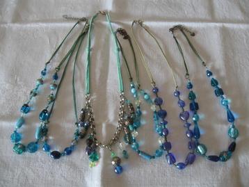 6 blauwe kettingen glaskralen, leuk combineren goede staat beschikbaar voor biedingen
