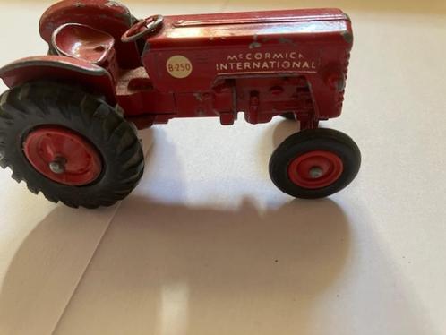 Matchbox nr k-4 MC Cormic International B 250 € 12,50, Hobby en Vrije tijd, Modelauto's | Overige schalen, Gebruikt, Tractor of Landbouw