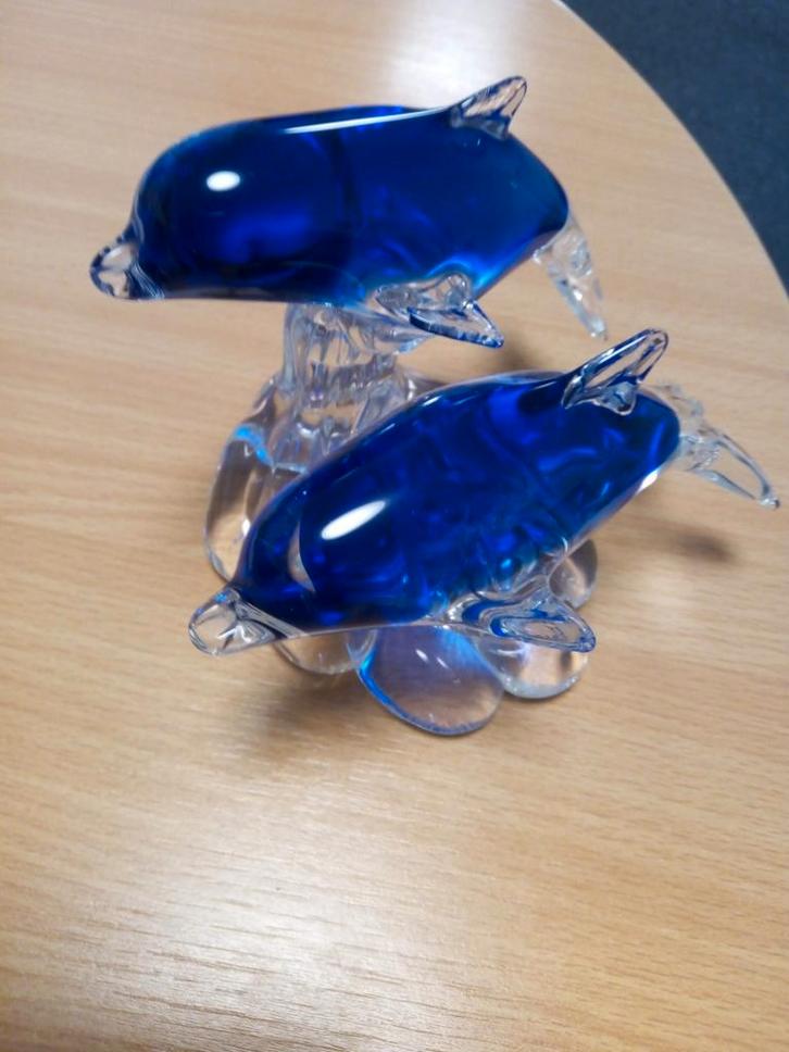 2 dolfijnen glas zitten vast aan elkaar, Huis en Inrichting, Woonaccessoires | Overige, Zo goed als nieuw, Ophalen of Verzenden