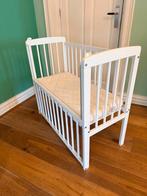 Witte houten co-sleeper met matras & topper, Kinderen en Baby's, Babywiegjes en Ledikanten, Ophalen, Gebruikt, Wieg