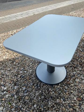 Te koop vrijstaande poot en blad (caravan tafel)! beschikbaar voor biedingen