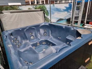 Jacuzzi hottub beachcomber 700 serie. HEEFT ERGENS LEKKAGE beschikbaar voor biedingen