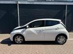 Toyota Aygo 1.0 Vvt-i 69pk 5D 2017 Wit, Auto's, Toyota, Voorwielaandrijving, 4 stoelen, Wit, 24 km/l