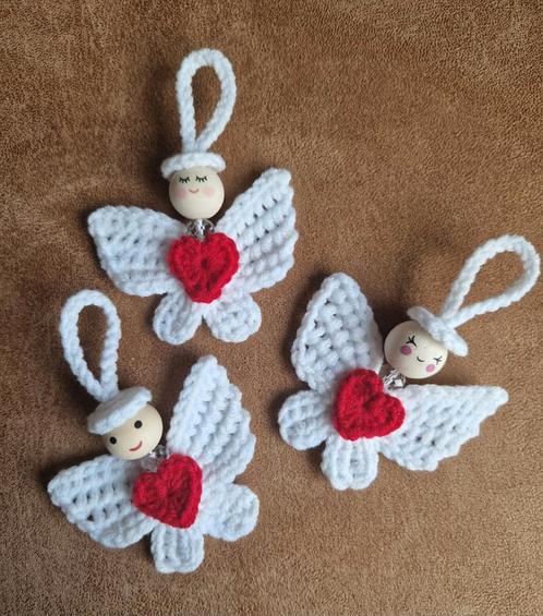 3 kerstboomhangers engeltjes vlinders wit met rood hartje, Diversen, Kerst, Nieuw, Ophalen of Verzenden