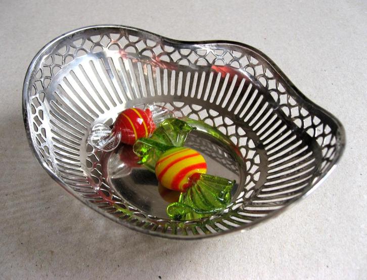 Leuk verzilverd bonbon schaaltje + gratis murano snoep, Antiek en Kunst, Antiek | Goud en Zilver, Zilver, Ophalen of Verzenden